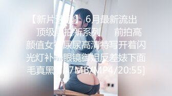 重庆拖鞋场淫乱KTV 骚鸡展示功力 倒立口交吃鸡 被大哥抱起来就是一顿猛操